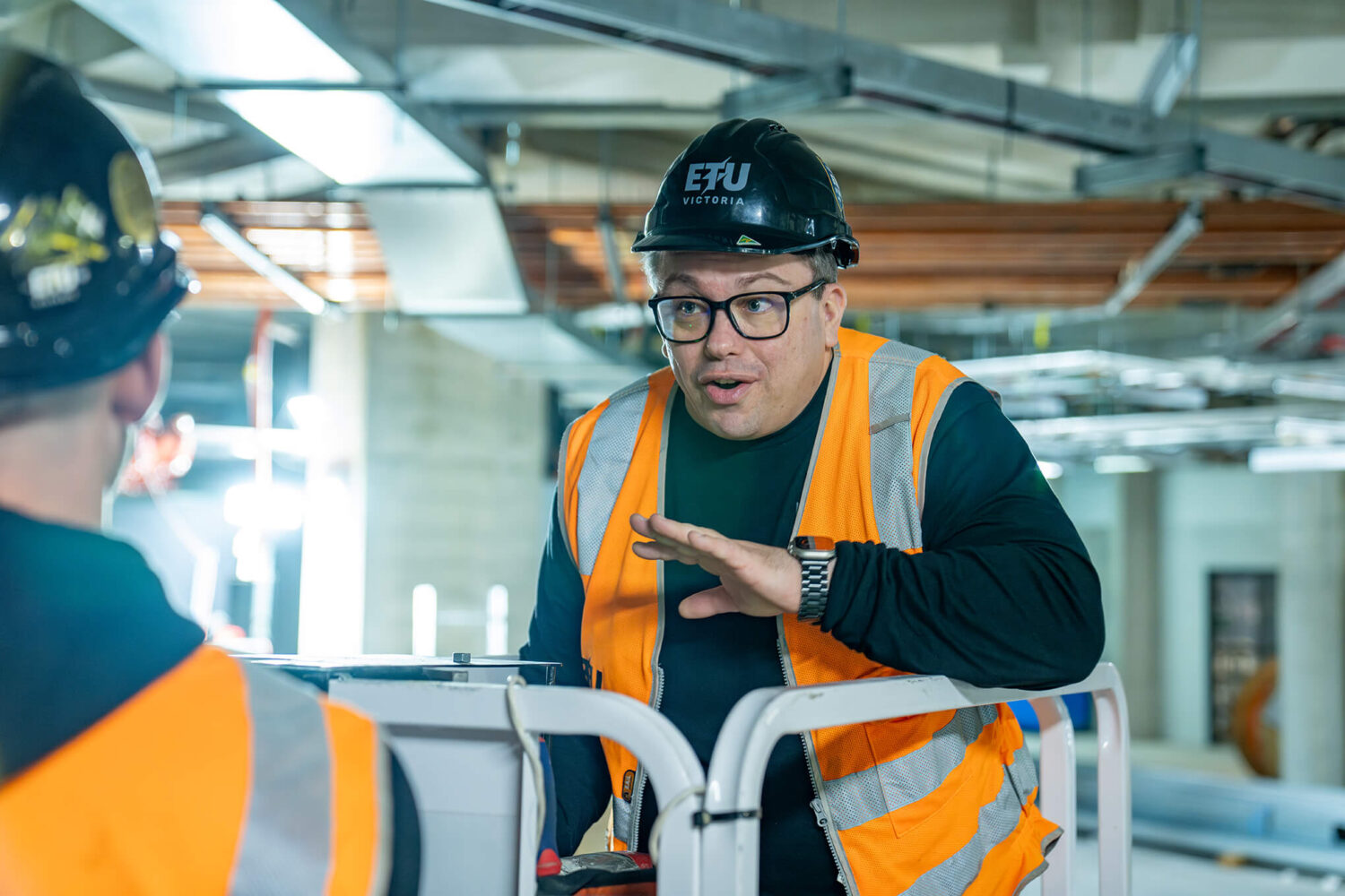 Electrical Trades Union of Victoria Organiser Alex Del Grosso discussing Health and Safety with members on jobsite